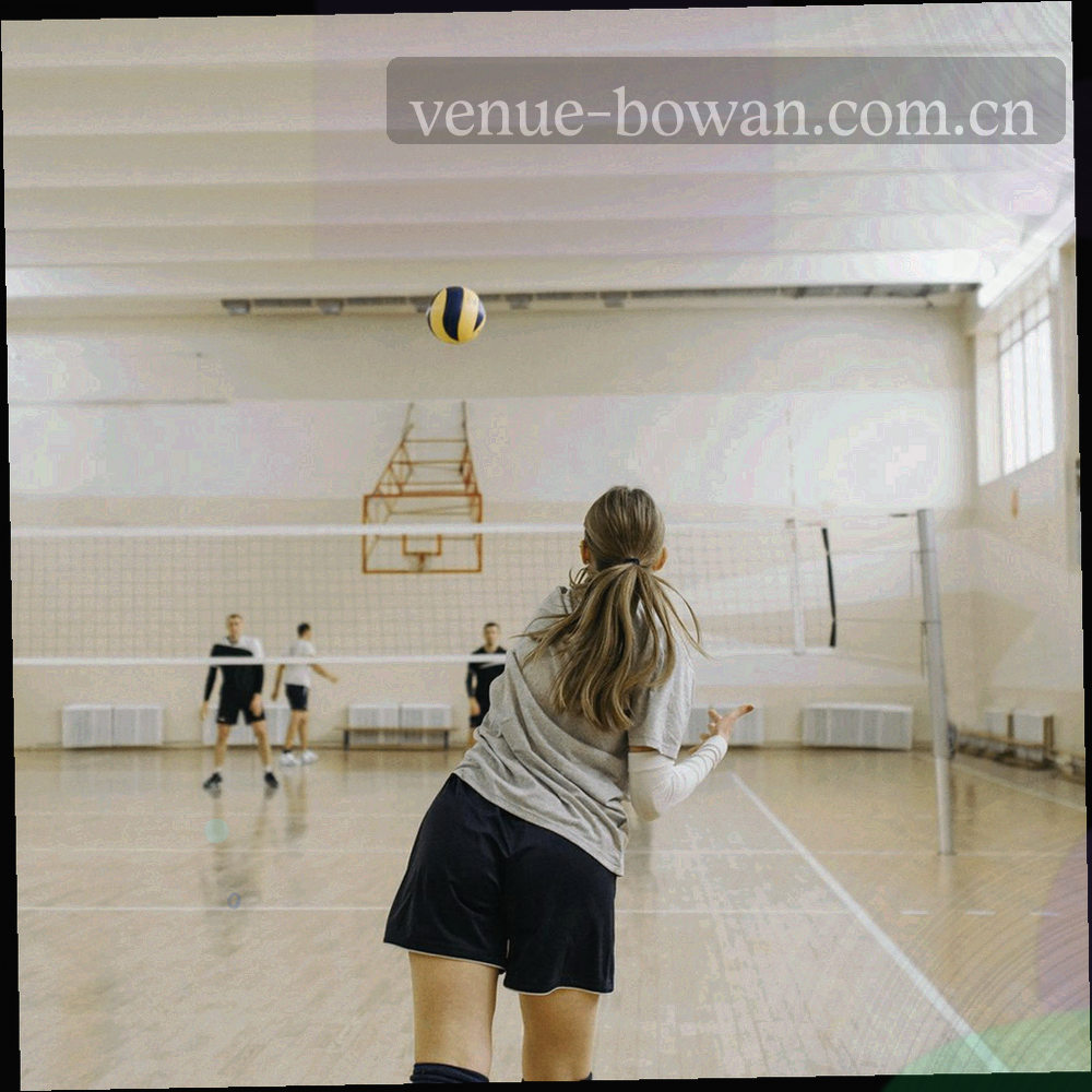 文档页面与荧光标注笔迹的特写，无署名与可读文字内容